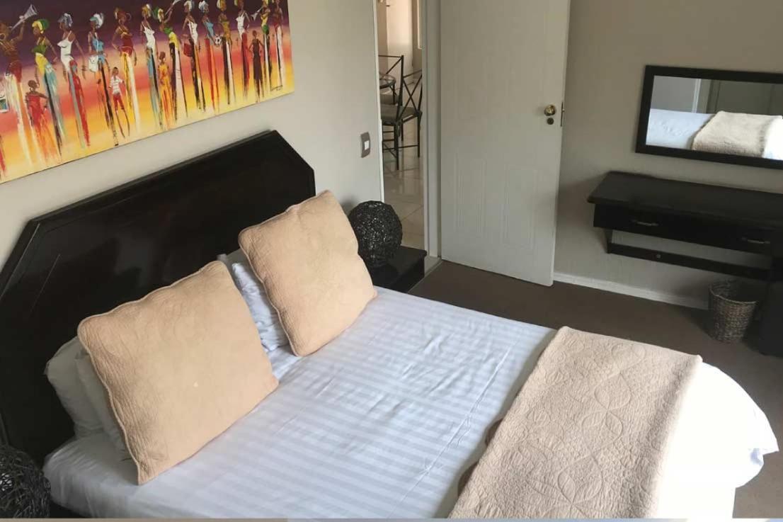 Daisy St -One Bedroom Apartment Йоханнесбург Экстерьер фото